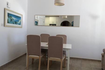 Kings Palace - Superb 2 Bed Ground Floor Apartment Paphos Exterior foto