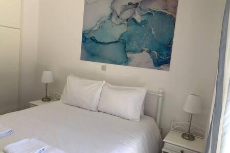 Kings Palace - Superb 2 Bed Ground Floor Apartment Paphos Exterior foto