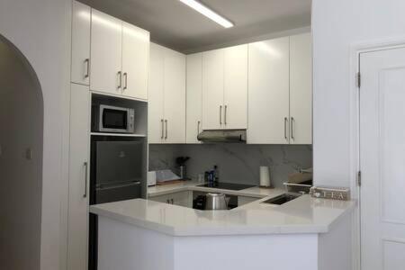 Kings Palace - Superb 2 Bed Ground Floor Apartment Paphos Exterior foto