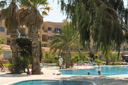 Kings Palace - Superb 2 Bed Ground Floor Apartment Paphos Exterior foto